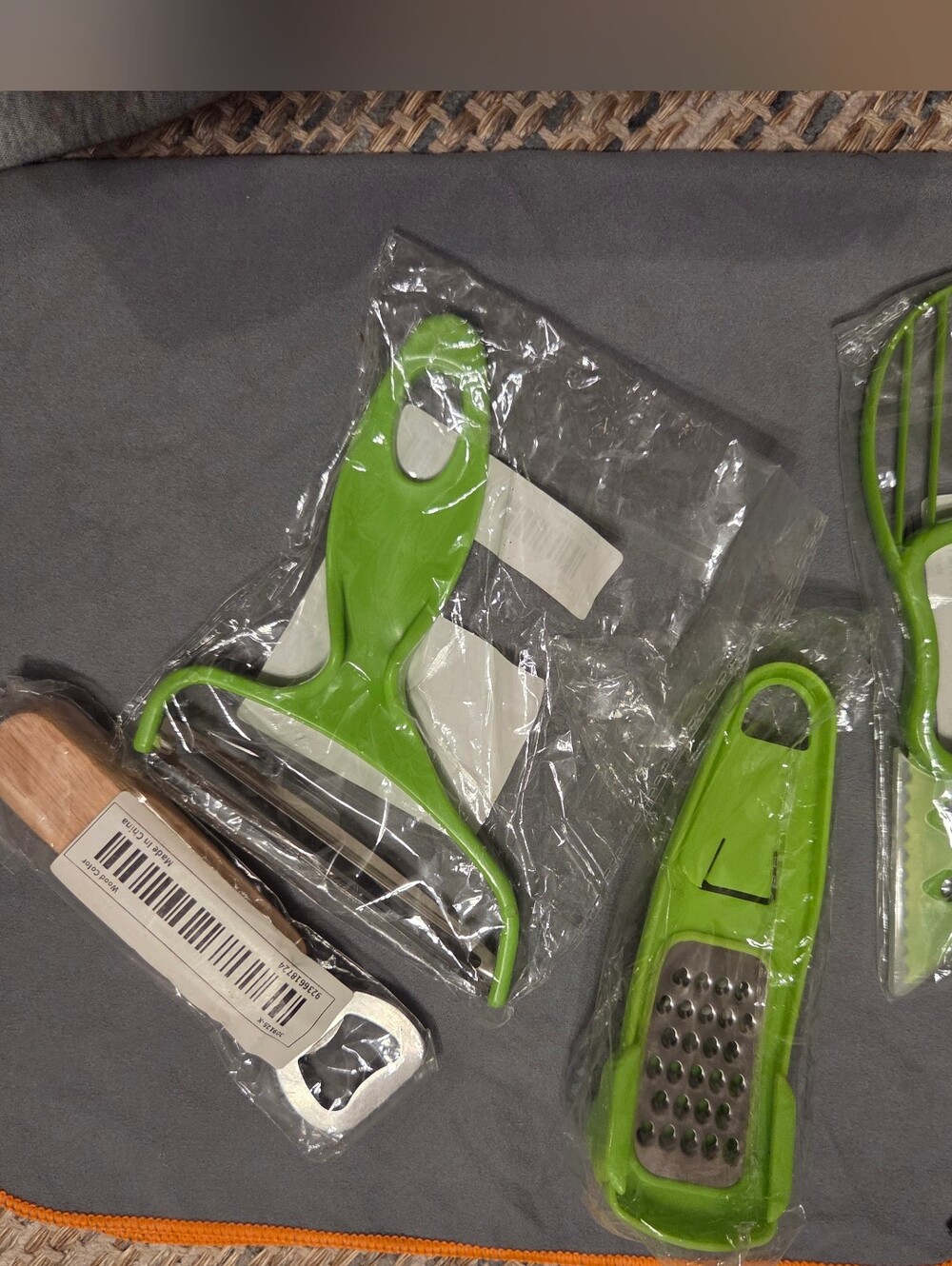 Assorted Kitchen Gadgets Set - Picture 9 of 11